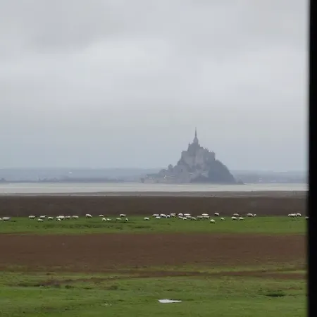 Entre Mont St Michel Et Merveille Maison d'hôtes Vains