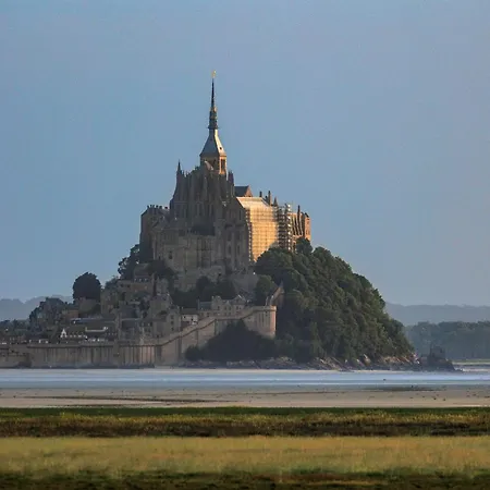 Entre Mont St Michel Et Merveille *