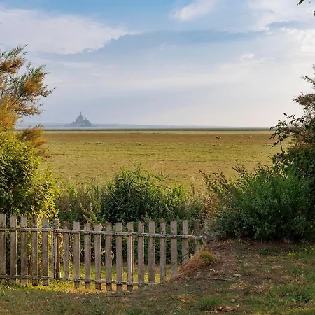 Entre Mont St Michel Et Merveille Pensjonat 4*
