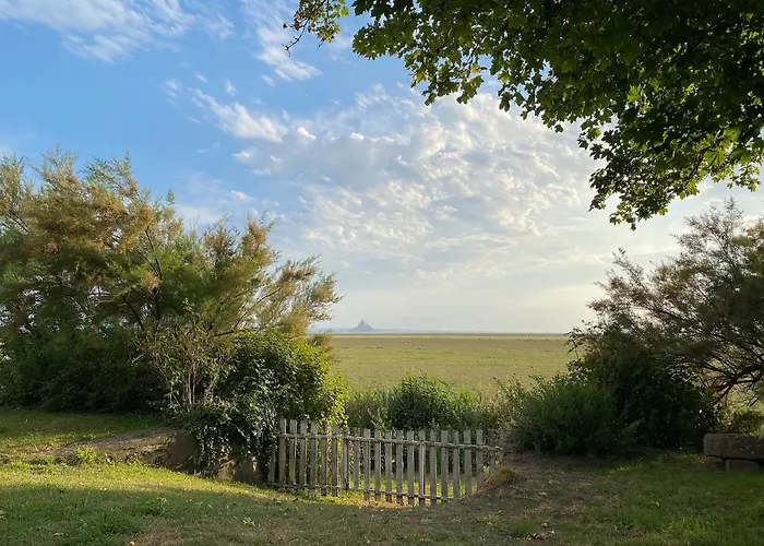 Pensjonat Entre Mont St Michel Et Merveille Vains