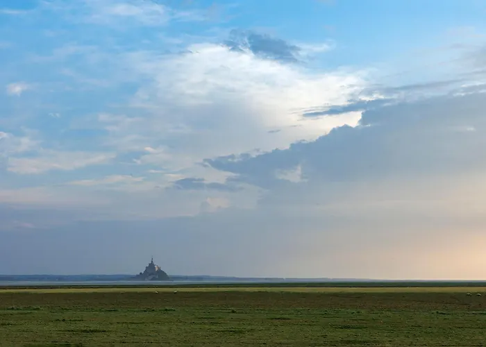 Entre Mont St Michel Et Merveille בית הארחה Vains