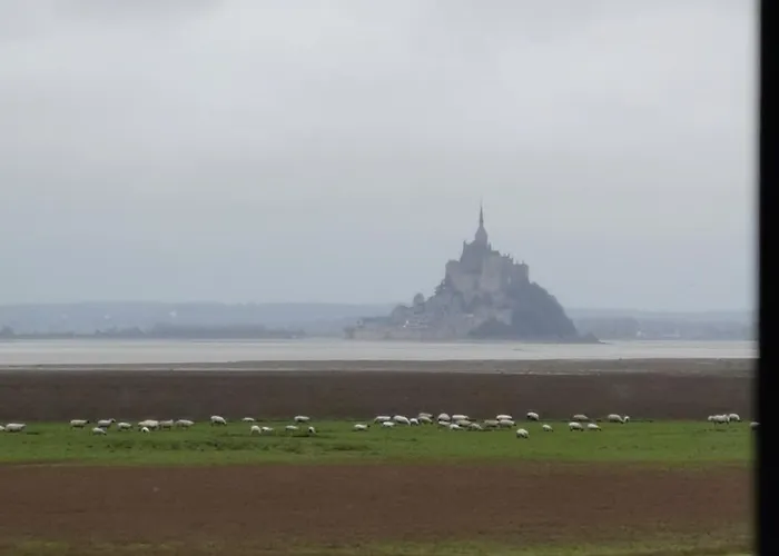 Entre Mont St Michel Et Merveille בית הארחה Vains