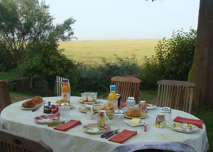 Entre Mont St Michel Et Merveille Pensjonat 4*